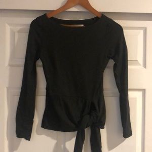 Forest green Susana Monaco shirt. Beautiful fitted top with tie detail.